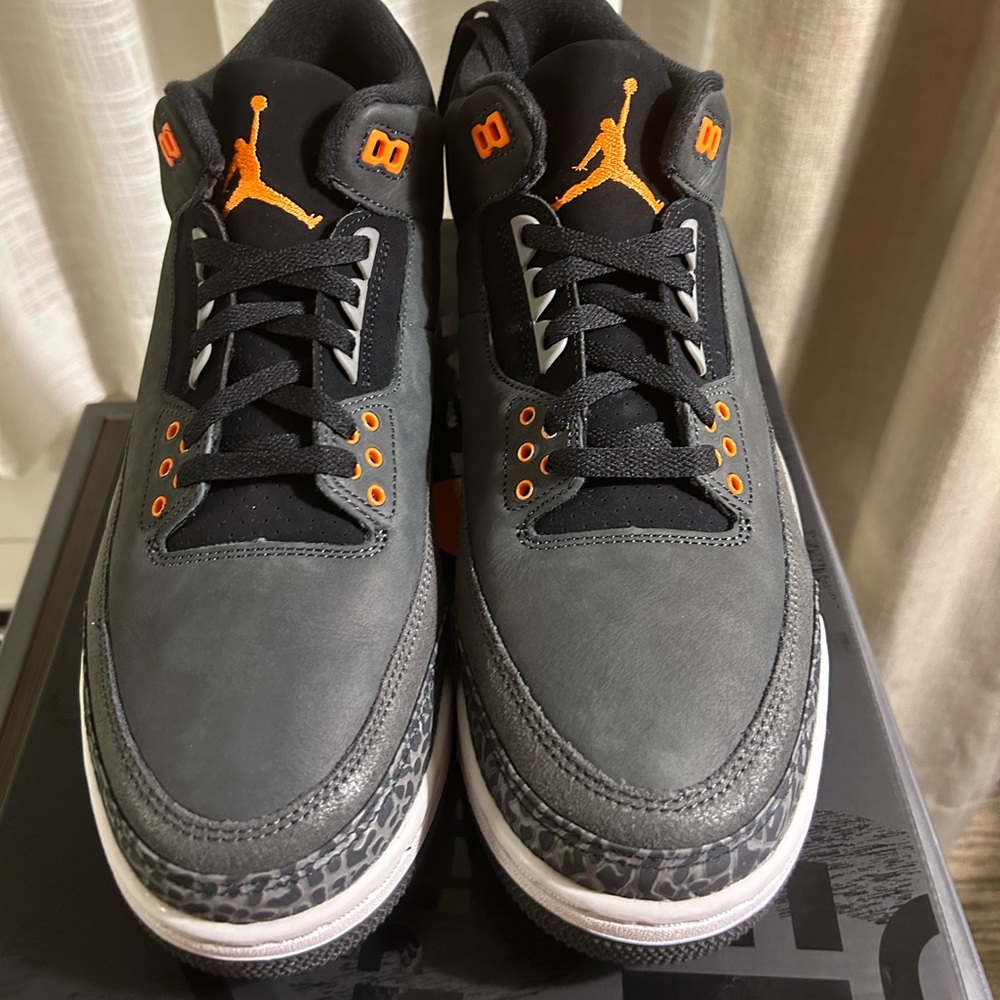 Jordan 3 Retro (Fear) - Picture 2 of 9